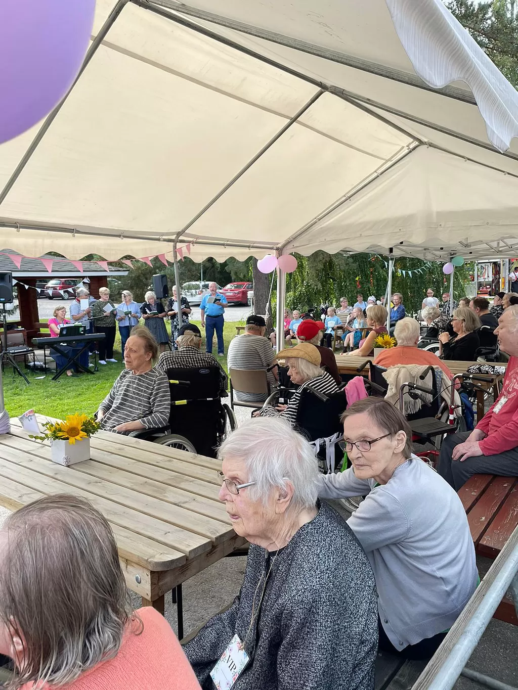 Vanhusten Festareilla Konjakkia Ja Hattaraa Vakka Suomen Sanomat